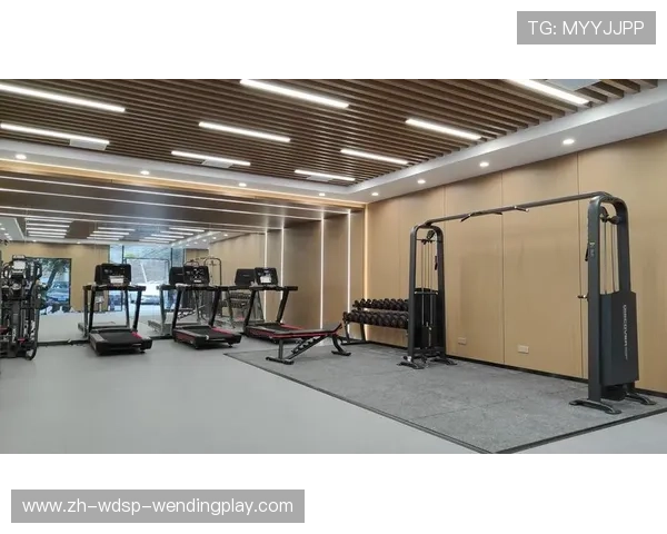 健身器材锻炼胸肌视频教学及其在体育训练中的实用指导 健身器材锻炼胸肌视频教学及其在体育训练中的实用指导